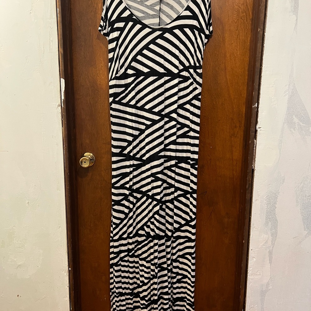 Daisy Fuentes Black and White Striped Dress